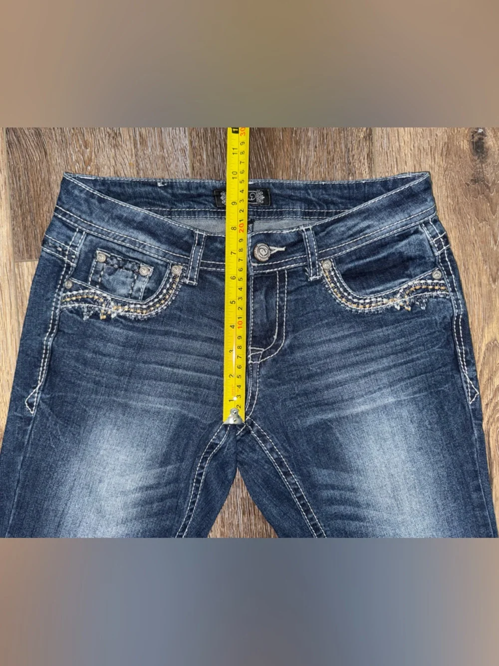 Shyanne Mid Rise Bootcut Dark Wash Metallic / Leather Embellished Jeans Size 27 - Picture 10 of 12